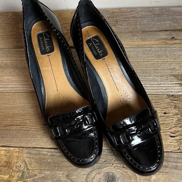 Clarks artesian black patent leather loafer style heels. Size 9.5. EUC - Picture 1 of 6